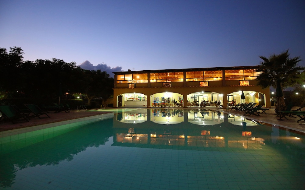 Marina Del Marchese Beach Resort 5/62