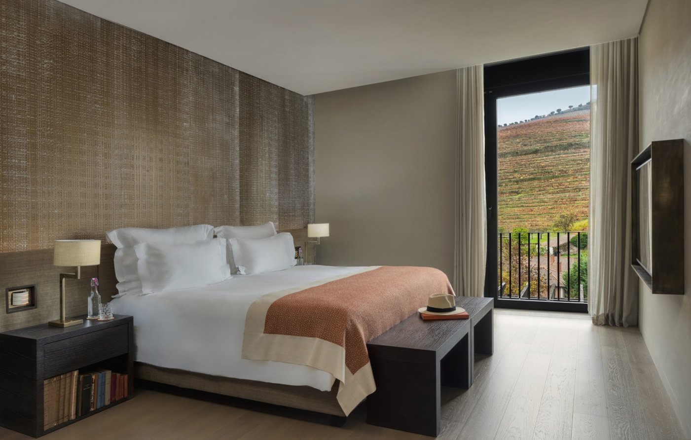 Vineyard, Suite