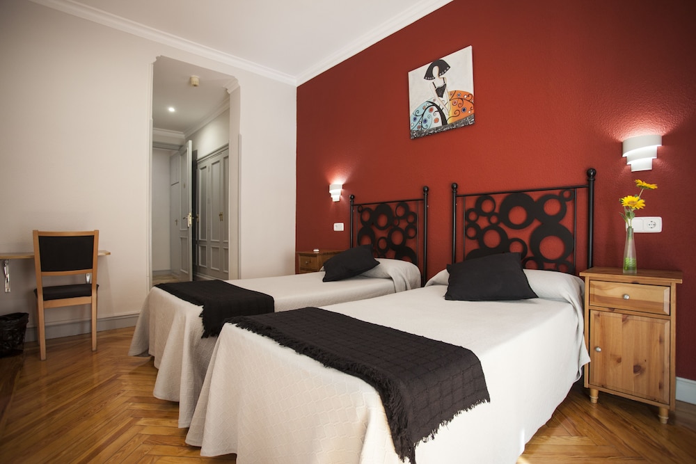 Hostal Aresol 12/33