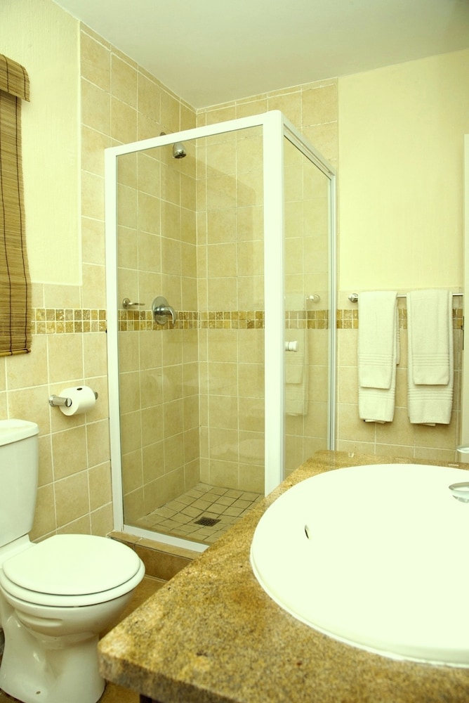 3 Bedrooms, Suite, 2 Double and Twin Beds، Splendid Inn Port Edward Ex Premier Hotel Edwardian 10/10