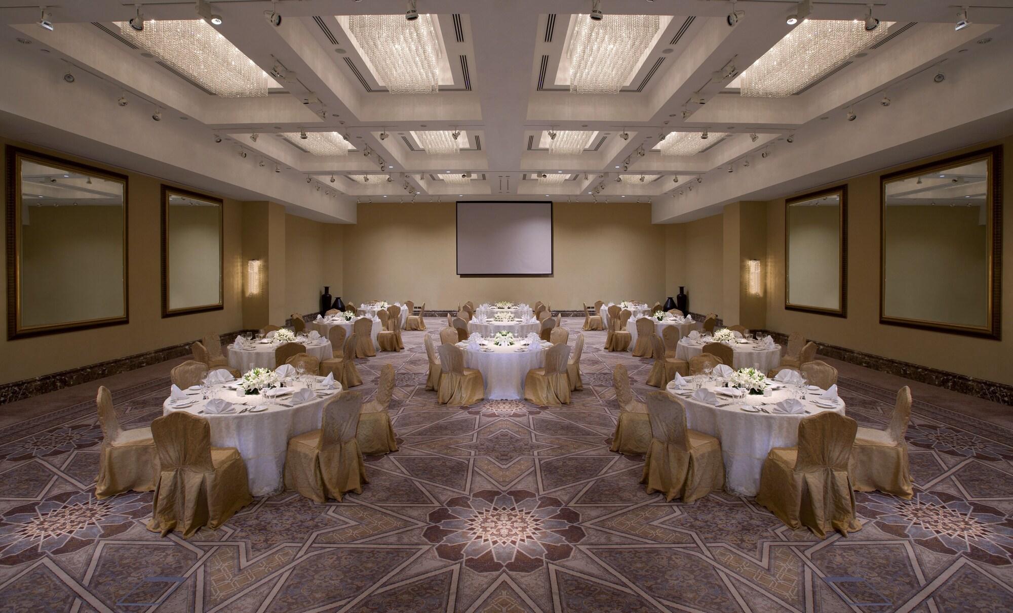 Shangri-La Residences Qaryat Al Beri 23/40
