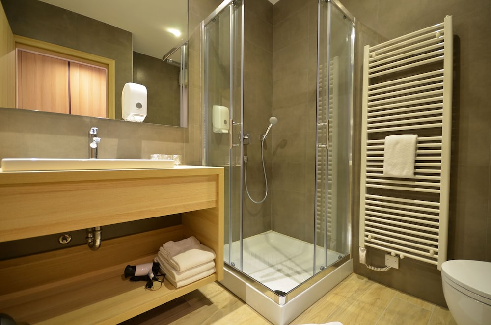 Emonec Hotel 30/31