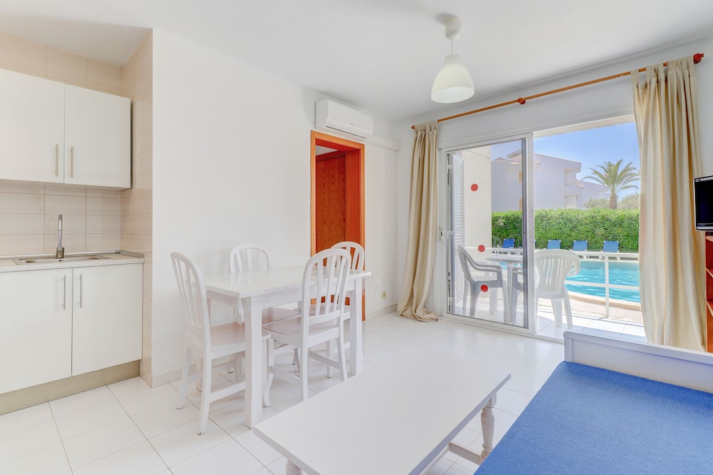 Llevant Apartamentos 32/37