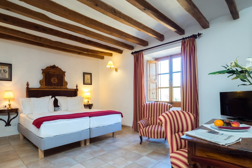 Finca Hotel Can Estades 24/63