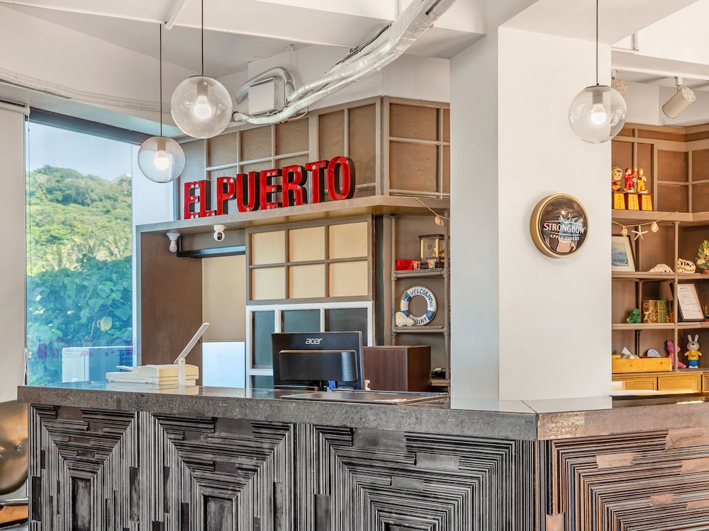 El Puerto Hotel 9/49