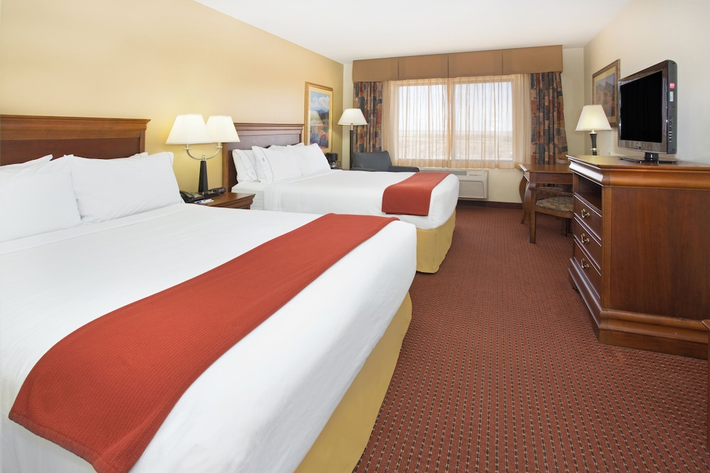 Holiday Inn Express Hotel Suites Las Vegas 12/57