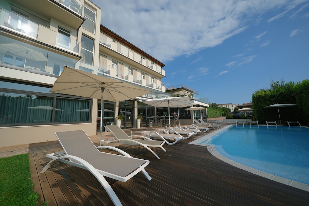 Hotel Palazzo Del Garda (ex Hotel Armony) 46/48