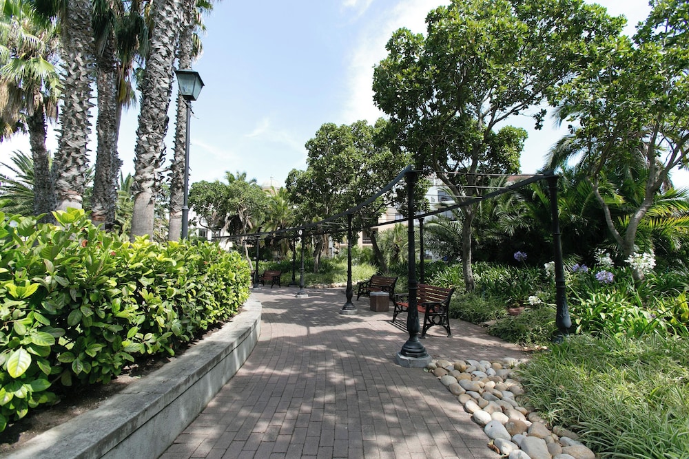 Cape Town City Accommodation the Island Club 62/69
