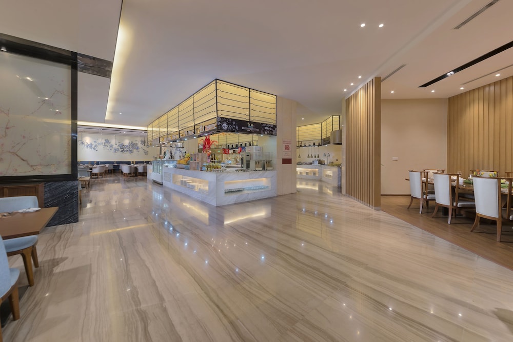 Huayou New Century Grand Hotel 8/50