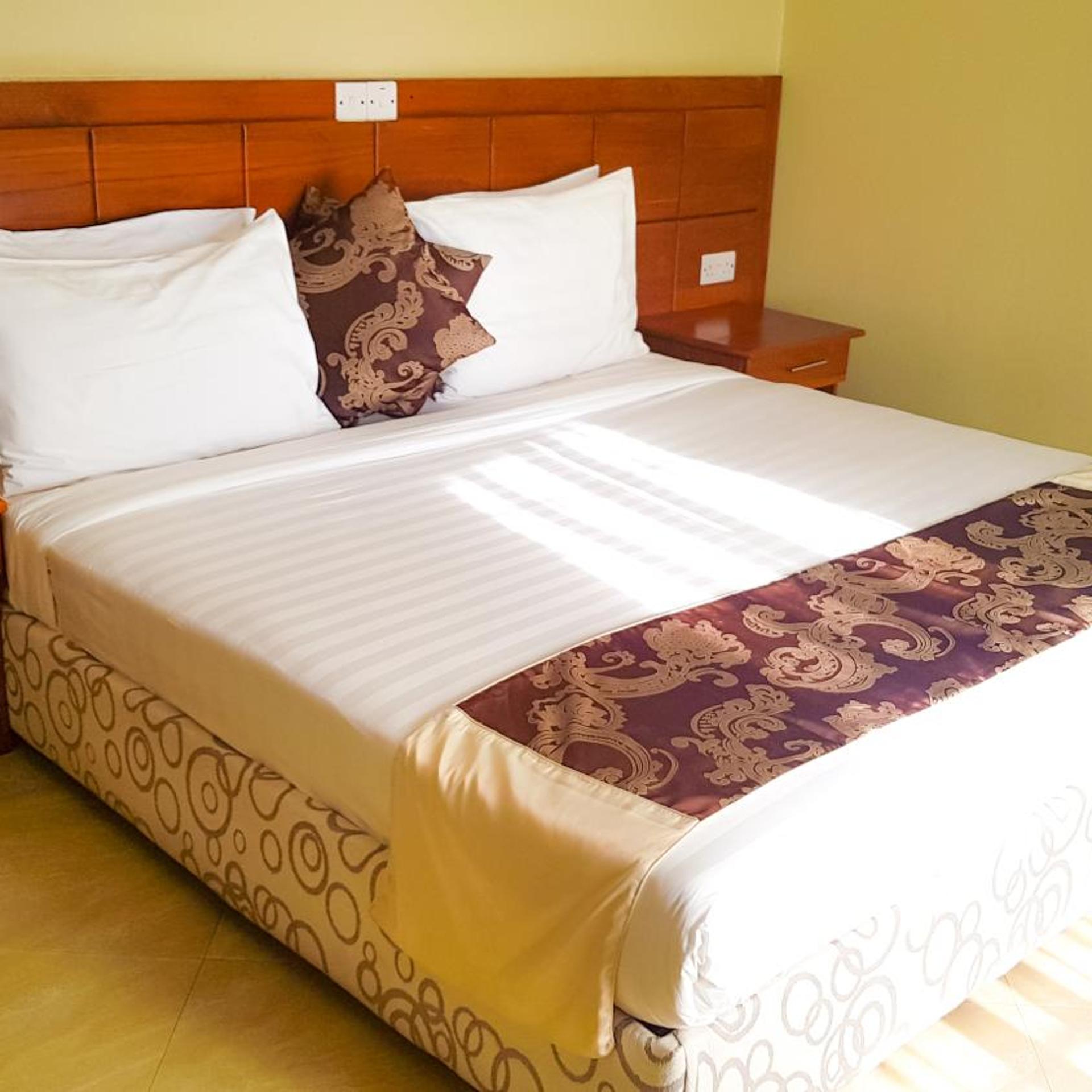 DELUXE, DOUBLE BED