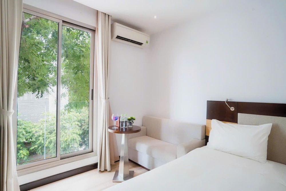 DELUXE, TWIN BEDS