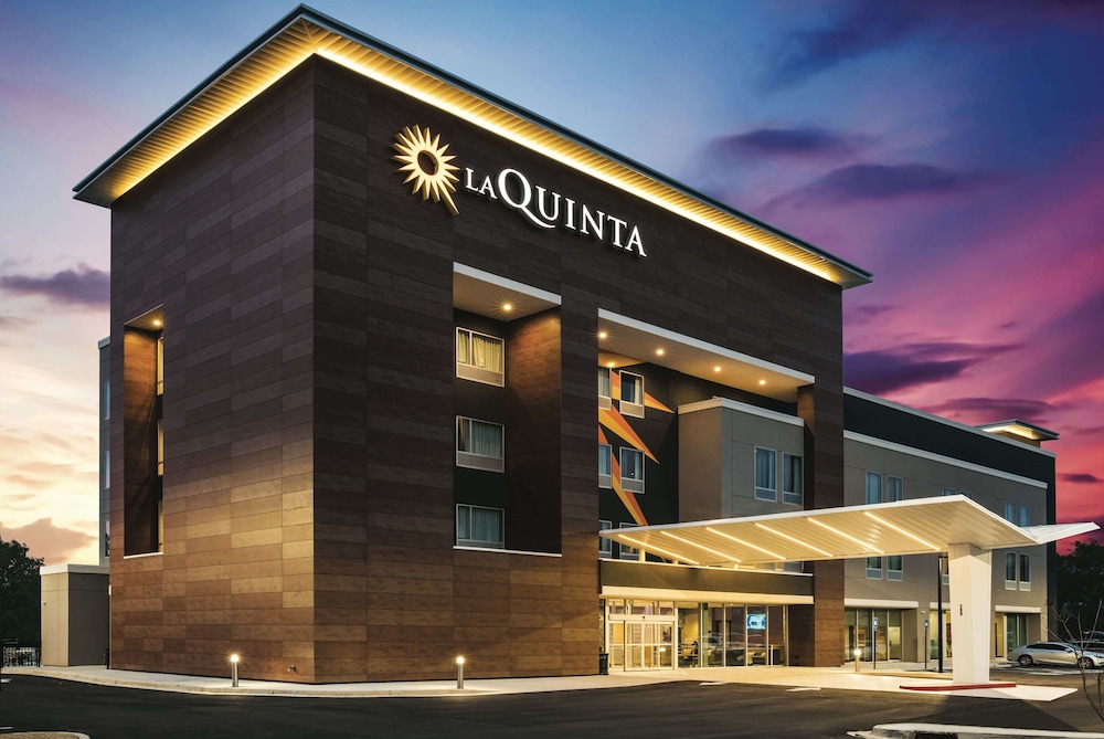 La Quinta Inn And Suites by Wyndham McDonough 3/41