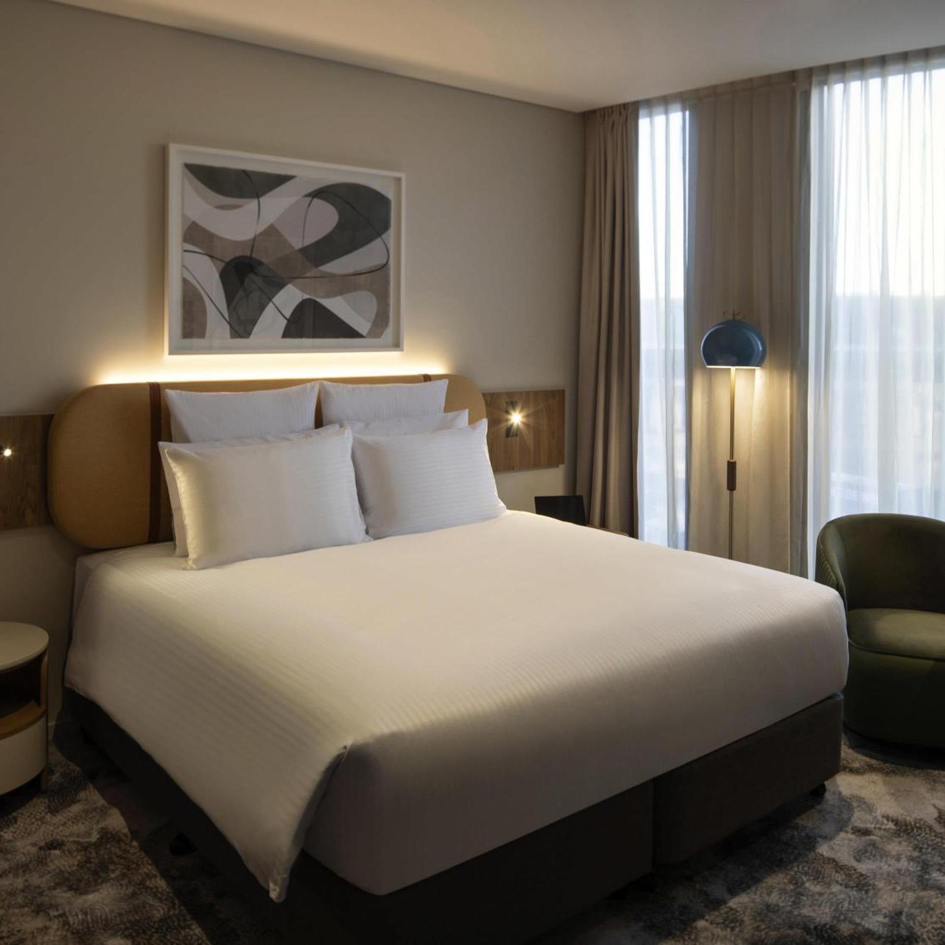 SUPERIOR, KING BED, ACCESSIBLE