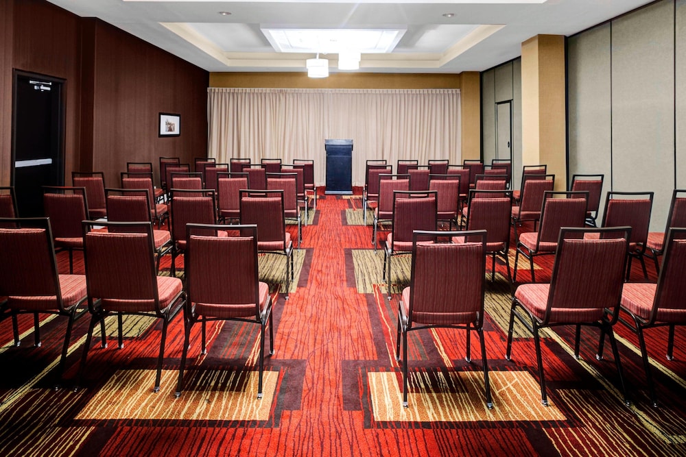 Courtyard By Marriott St Cloud Le St Germain Suite Hotel 28/28