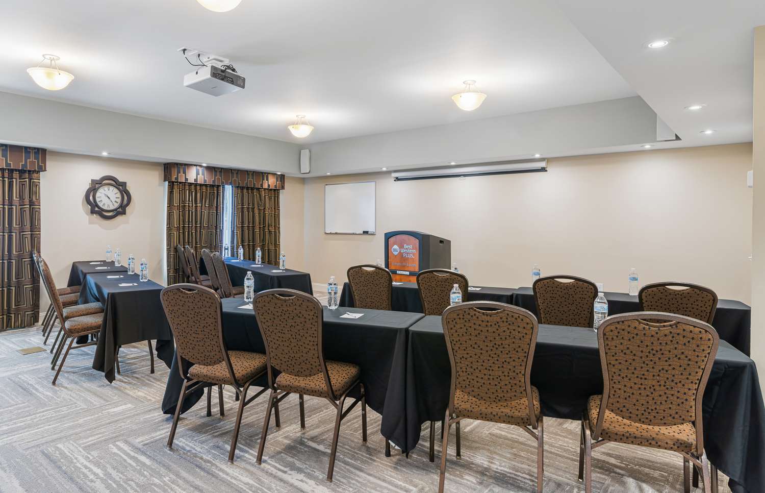 Best Western Plus Westgate Inn & Suites 16/19