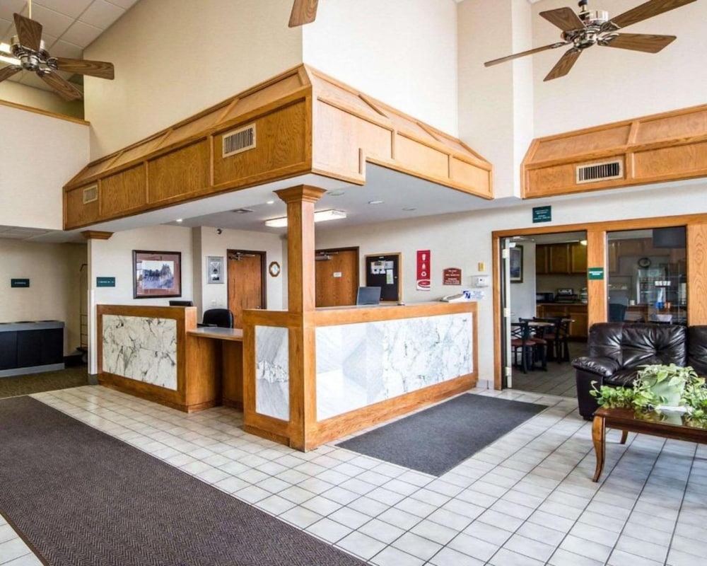 Baymont by Wyndham Blackwell I-35 8/71