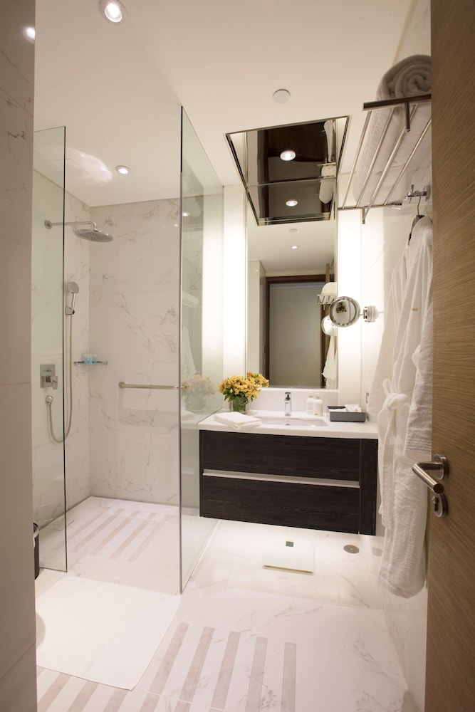 Makati Diamond Residences 18/42