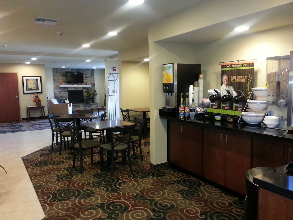Cobblestone Hotel Knoxville 39/56
