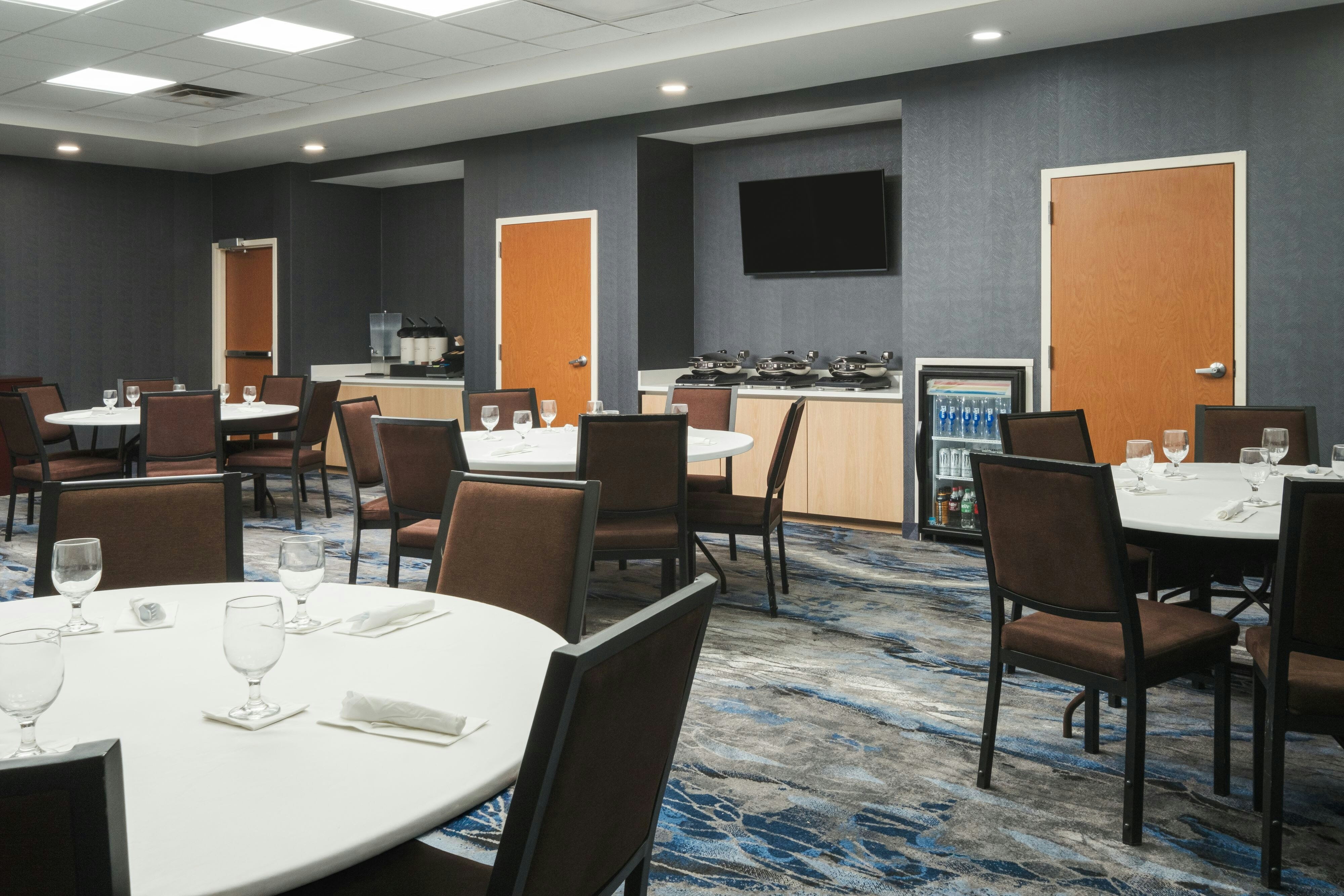 Fairfield Inn Suites Cleveland 24/25