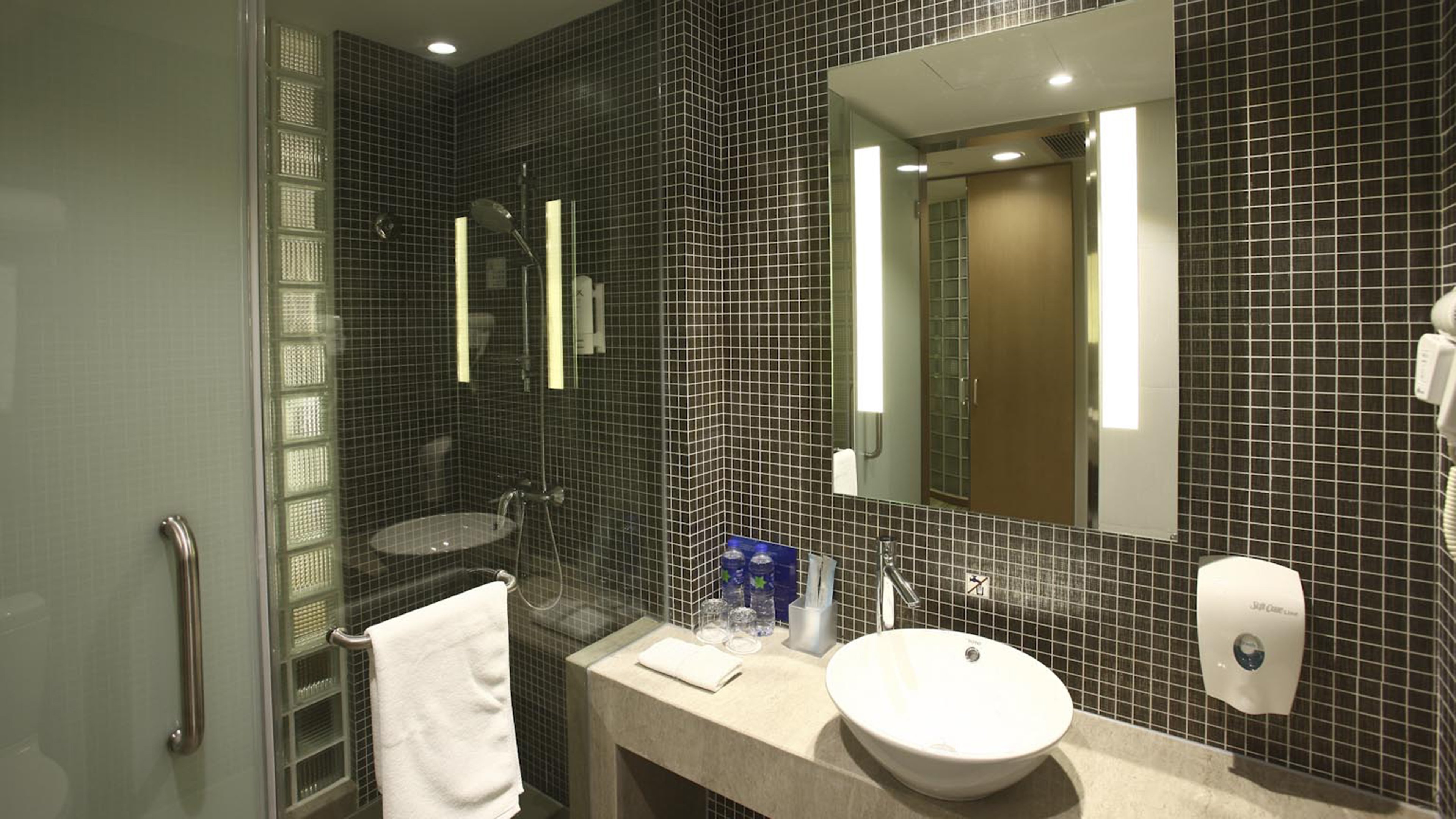 Holiday Inn Express Shanghai Gongkang 28/29