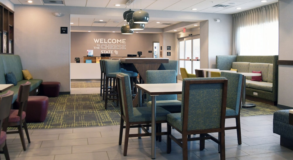 Hampton Inn Glendale Milwaukee, WI 29/42