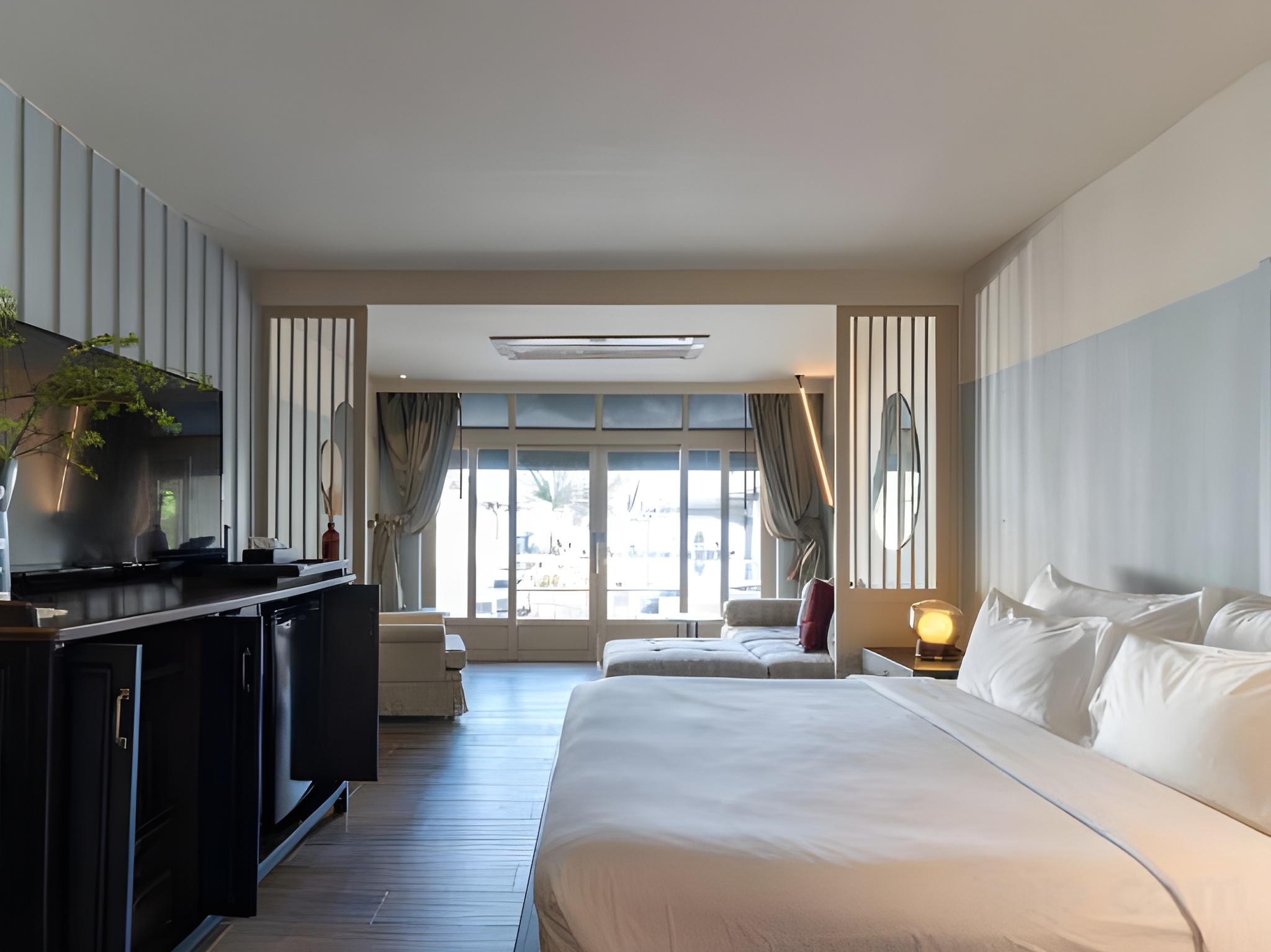DELUXE, DOUBLE BED