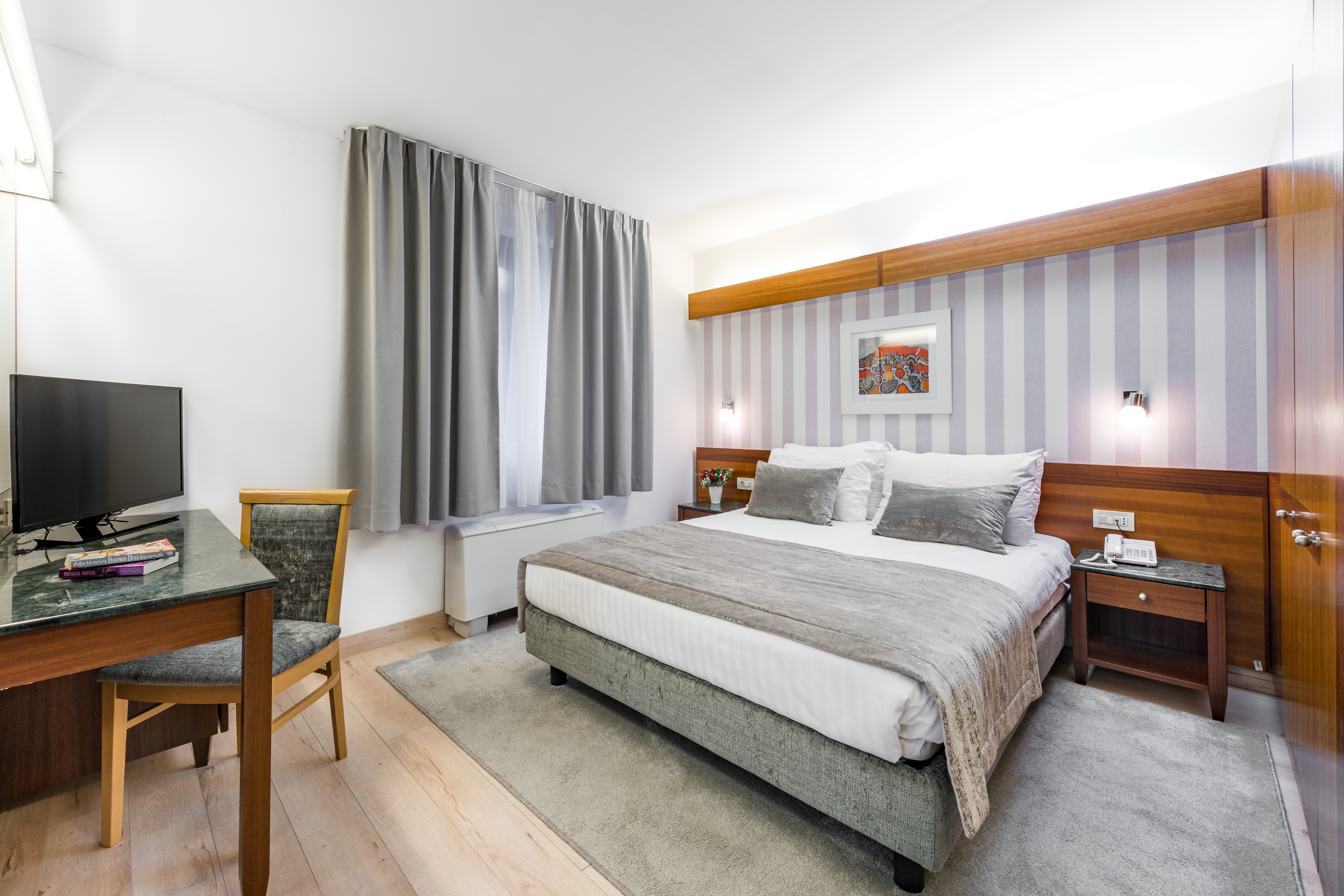 ROOM, DOUBLE BED, PARK VIEW, BALCONY