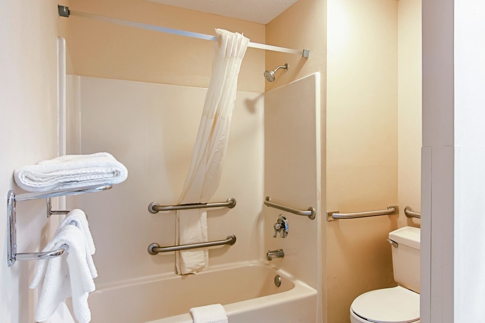 Quality Inn Thomaston 15/37
