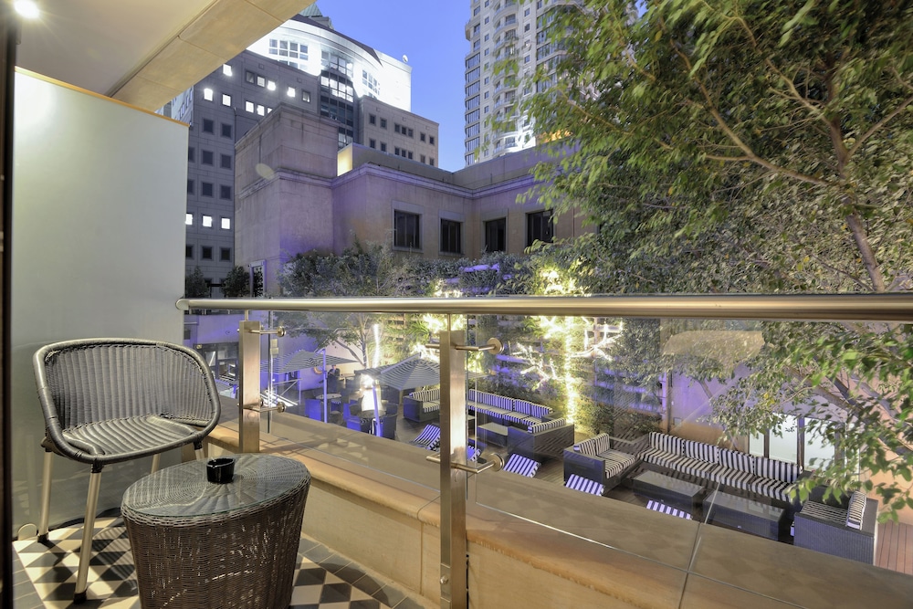 Davinci Hotel And Suites On Nelson Mandela Square 66/67