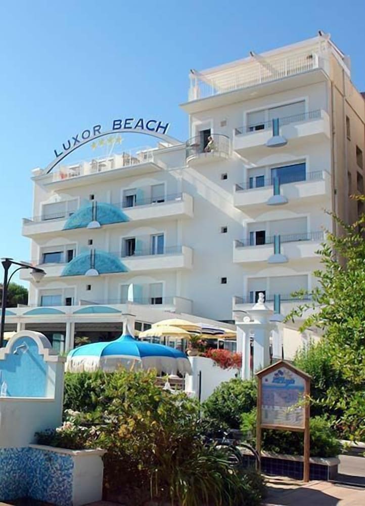 Hotel Luxor Beach 4/60