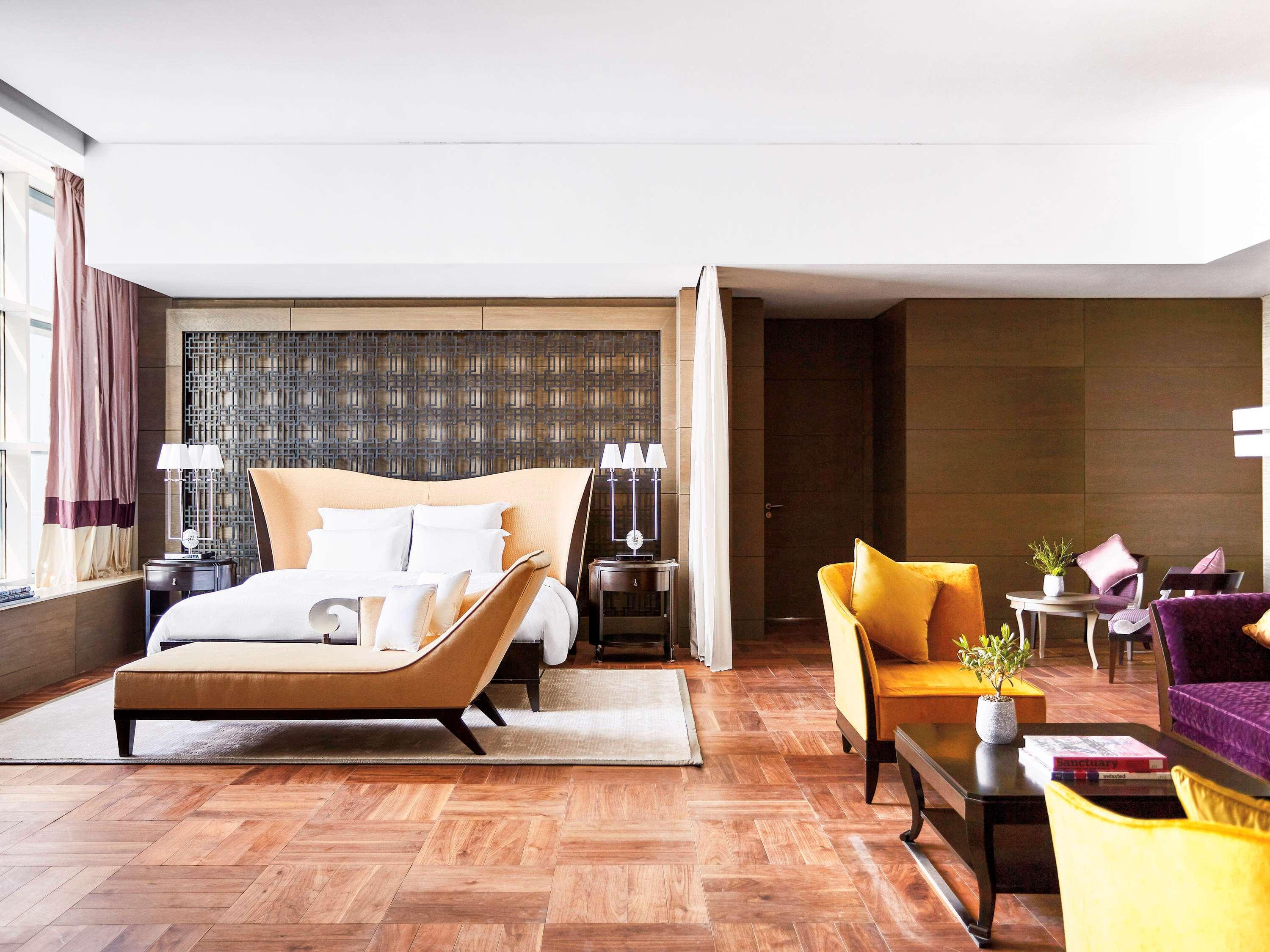 2 BEDROOMS, PULLMAN, PENTHOUSE, LIVING AND DINING AREAS, JETTED TUB, KITCHEN, LOUNGE ACCESS