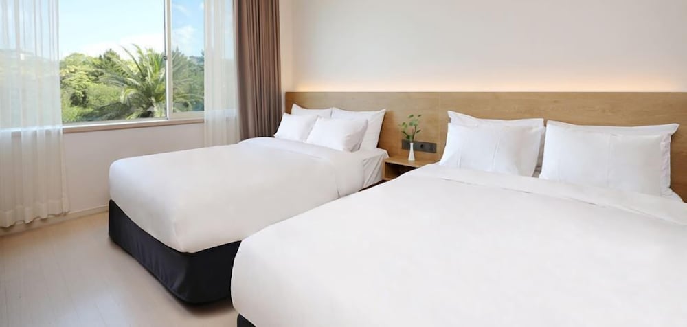 Deluxe, Suite, 2 Double Beds, Pool Access
