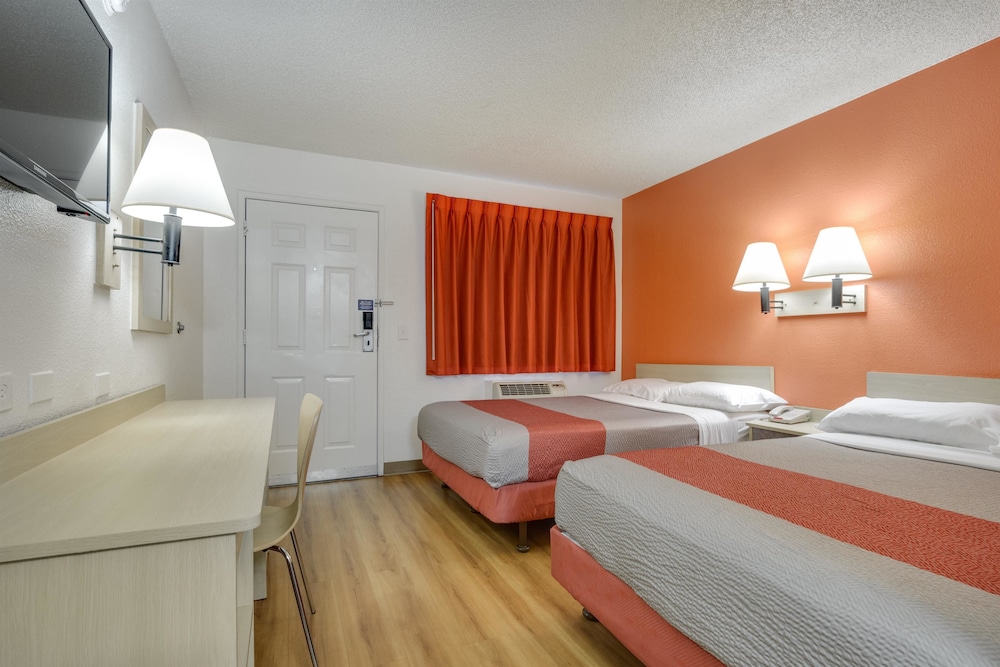 Motel6 Tempe, AZ - Broadway - ASU 34/63