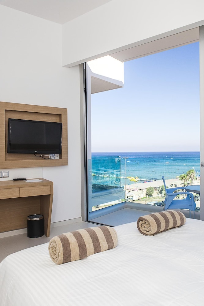 Vrissaki Beach Hotel 14/50