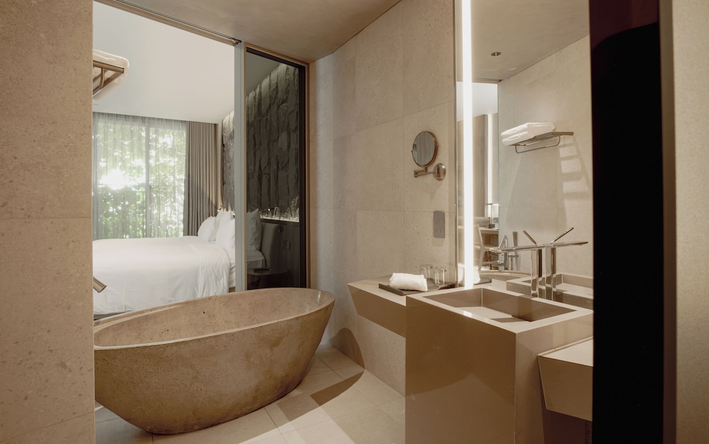 M Hotel Danang 50/50