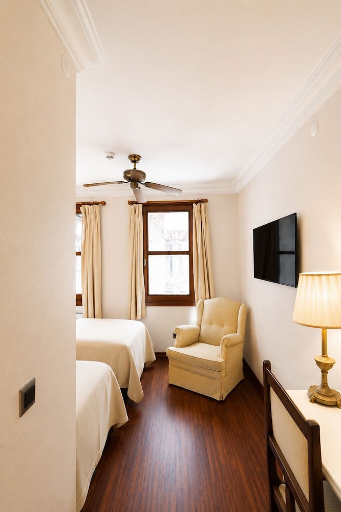 غرفة سوبيريور بسرير كوين، Hotel Sari Konak 8/10