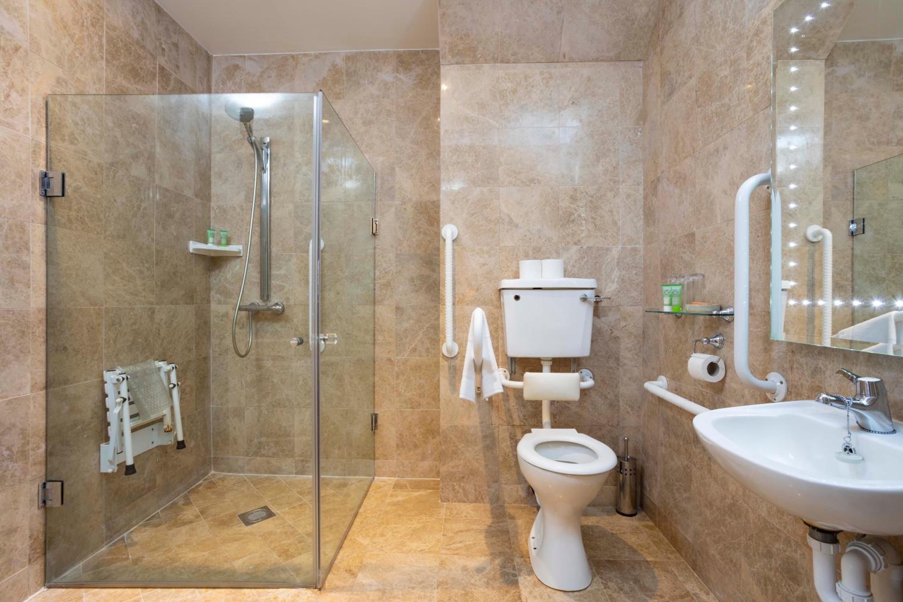 ROOM, TRIPLE, ACCESSIBLE
