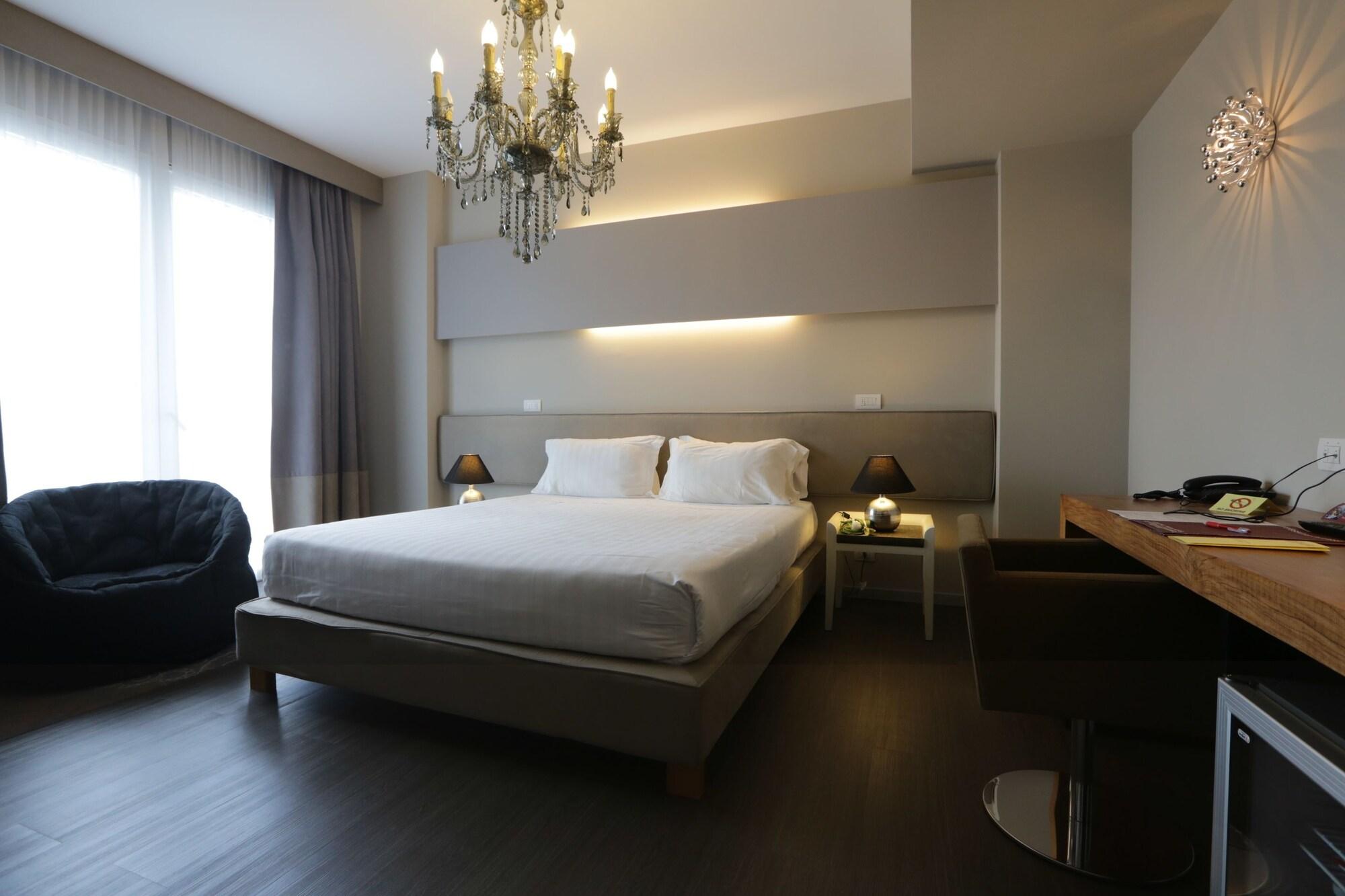 جناح، Admiral Park Hotel 3/4