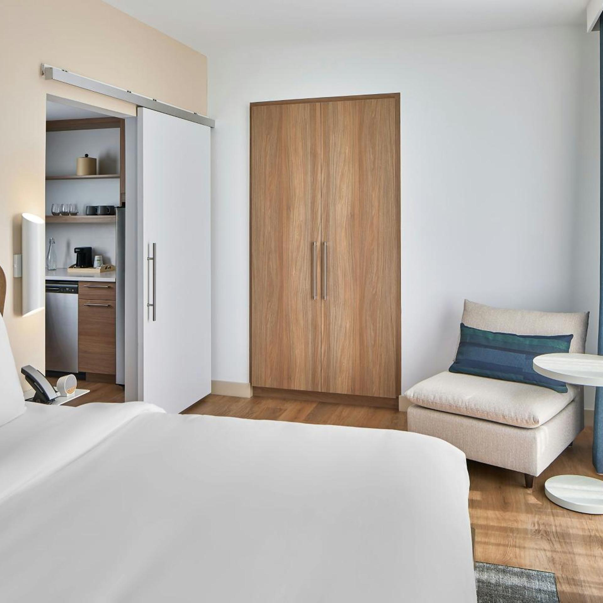 Premium, Studio, King Bed, Sofa, Accessible