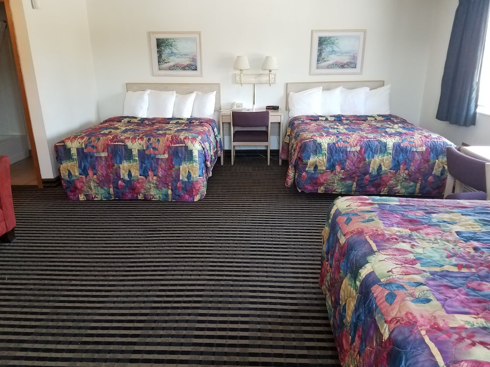 Super 8 by Wyndham Humboldt 6/48