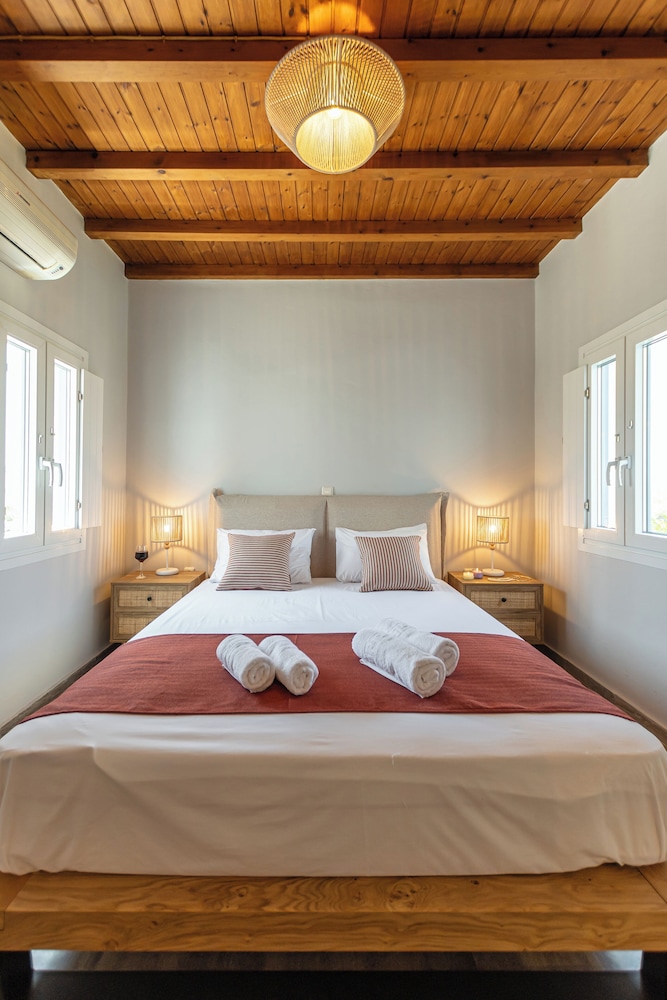 Naxian Queen Luxury Villas And Suites 12/77