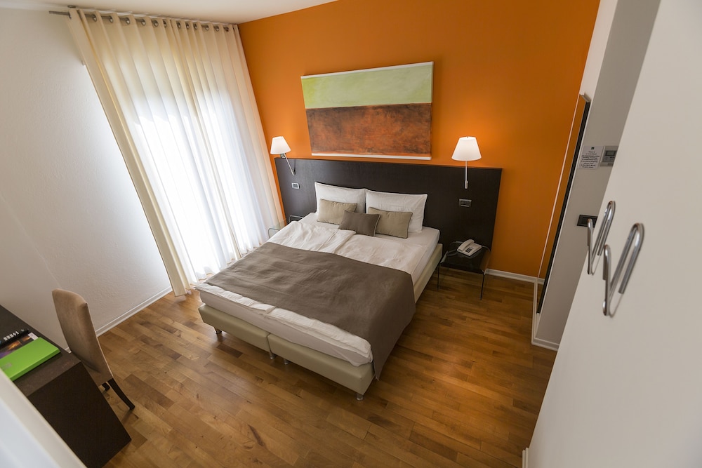 ROOM, DOUBLE BED, PARTIAL LAKE VIEW