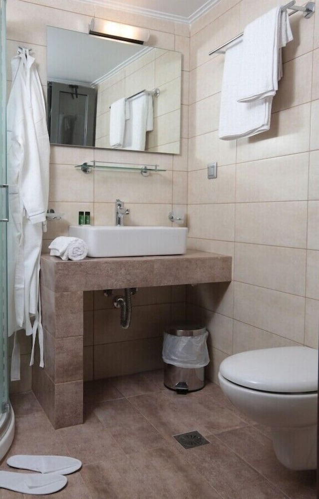 Meni Apartments Hotel 25/26