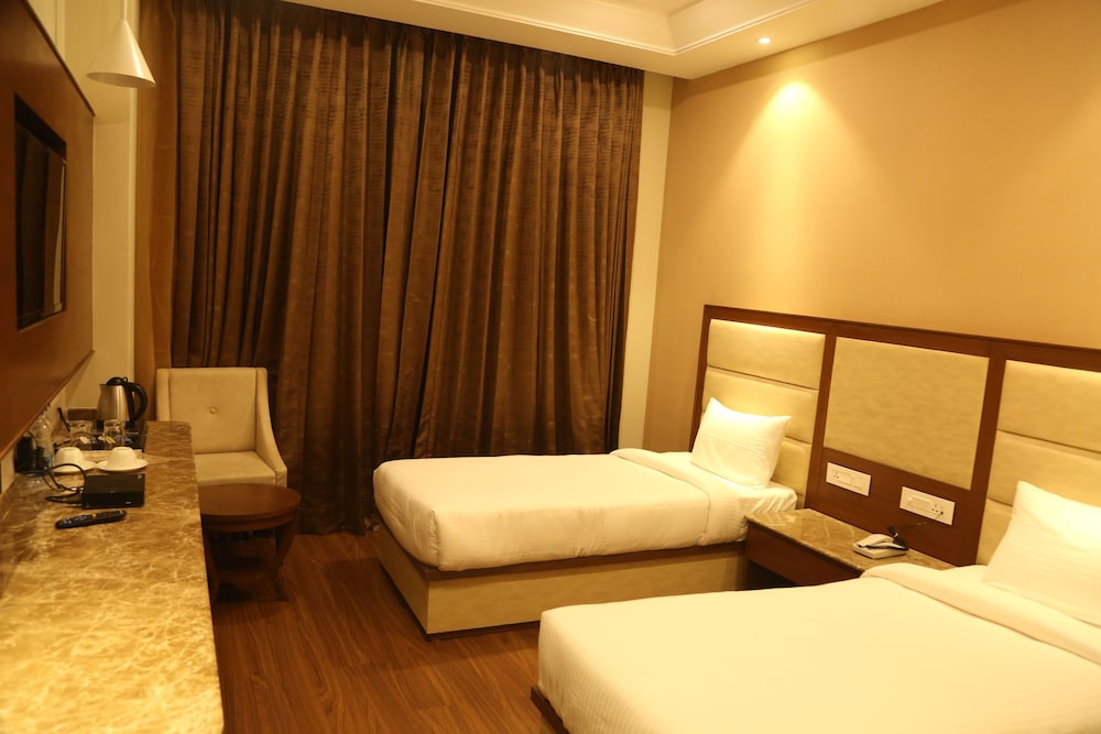Hotel Maple Grand 6/28