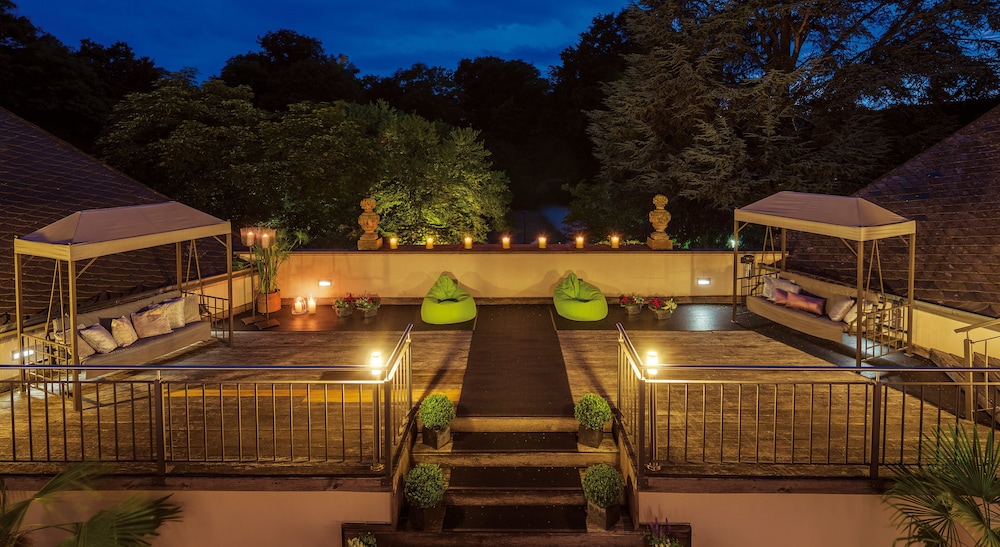 Nells Park Hotel 17/50