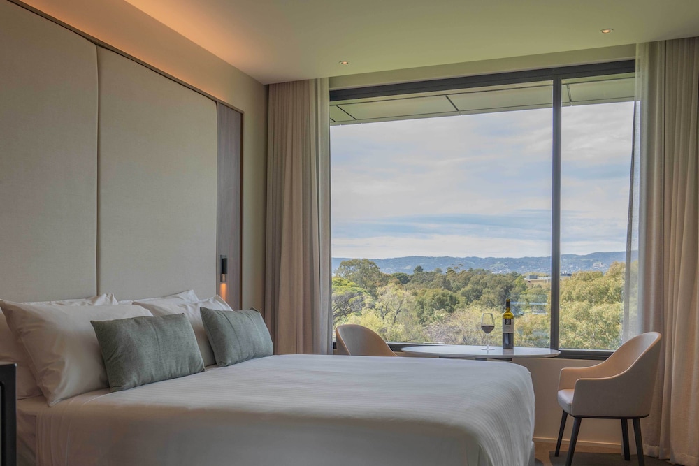 Oval Hotel Adelaide 10/50