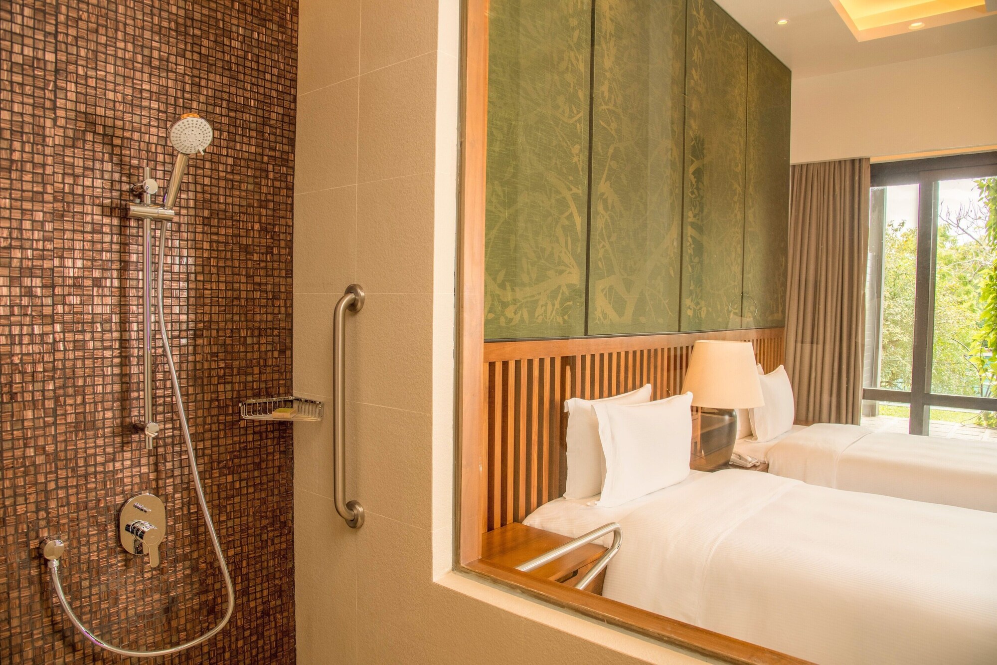 غرفة ديلوكس بسريرين منفصلين لذوي الإعاقة، Doubletree By Hilton Weerawila Rajawarna Resort 3/6