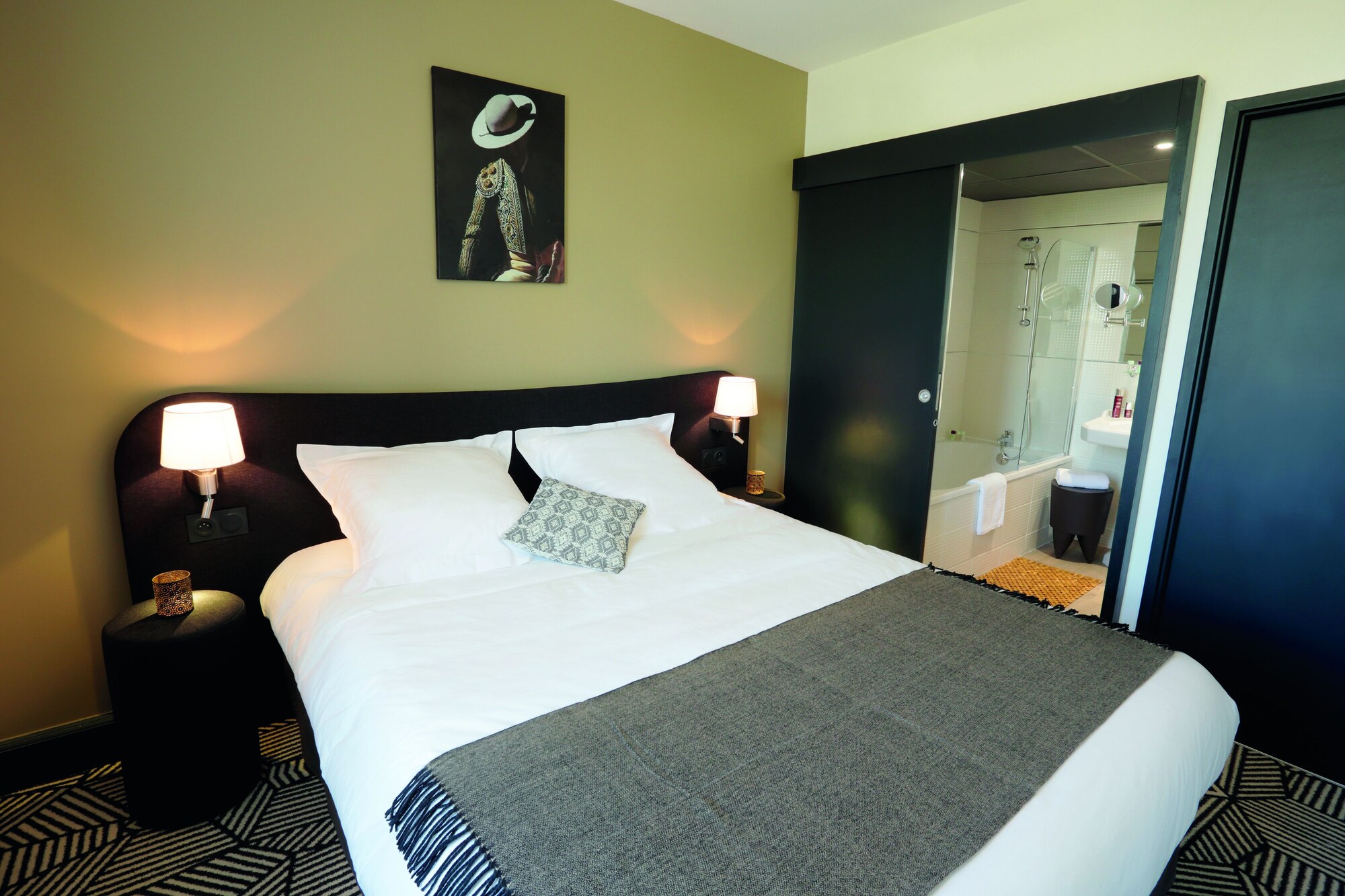 STUDIO, SUITE