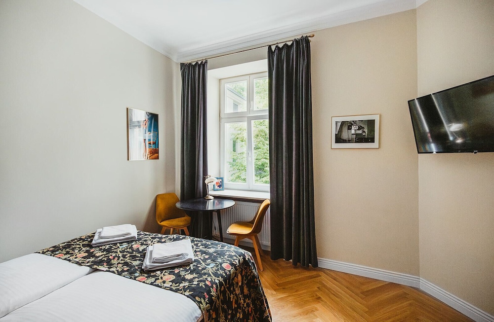 Studio, Double Bed, Street View