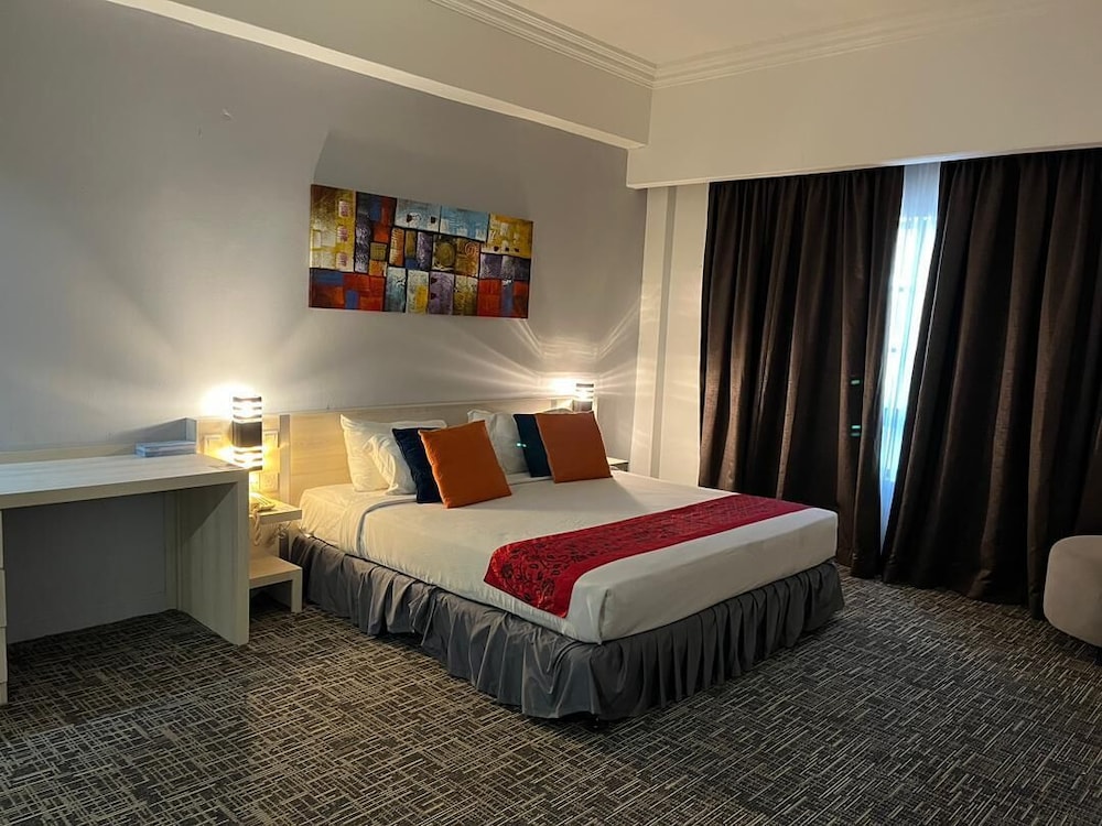 STANDARD, QUEEN BED